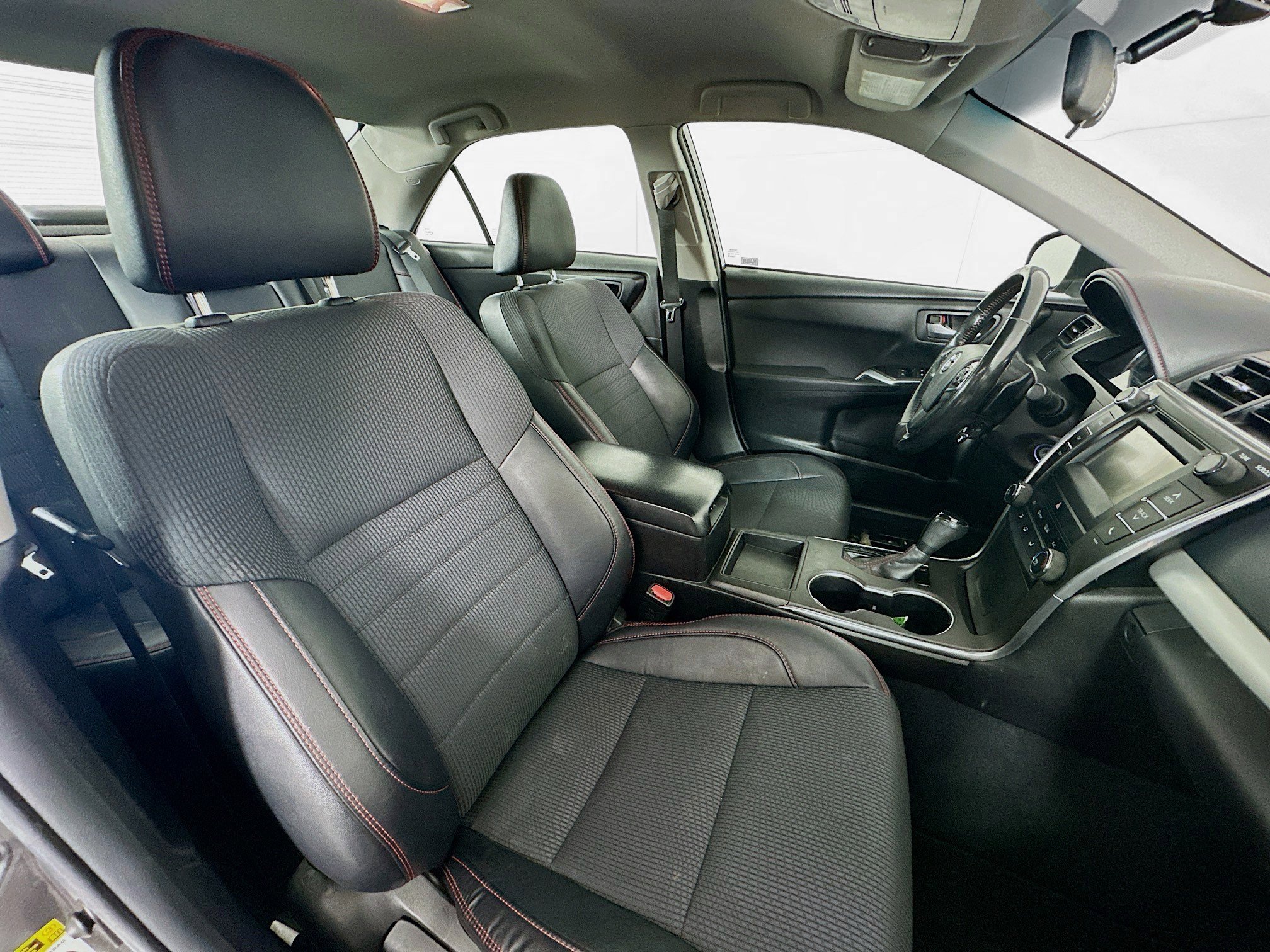 Used 2016 Toyota Camry SE image 27