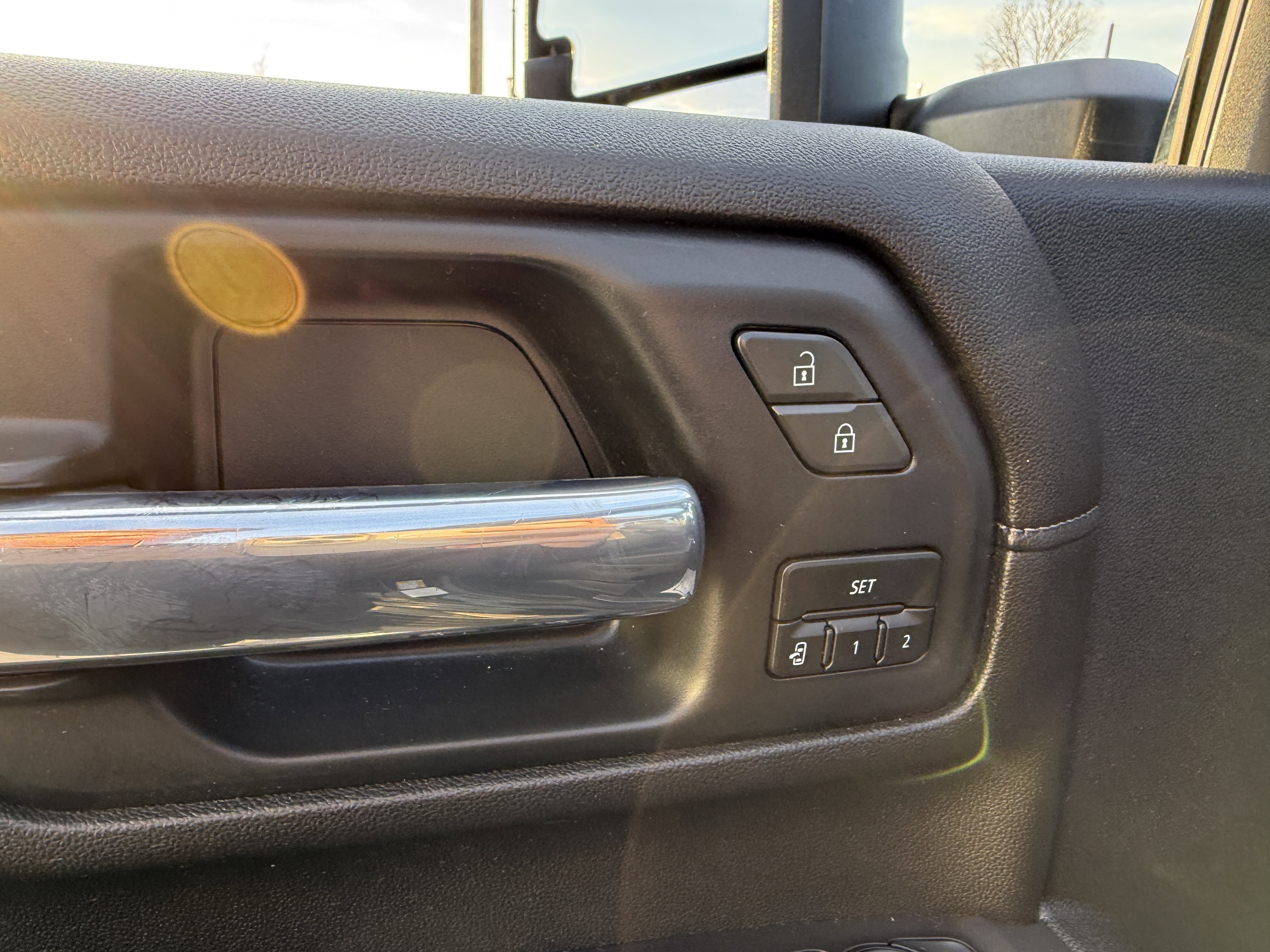 Used 2021 GMC Sierra 2500 Denali w/ Denali Black Diamond Edition image 13