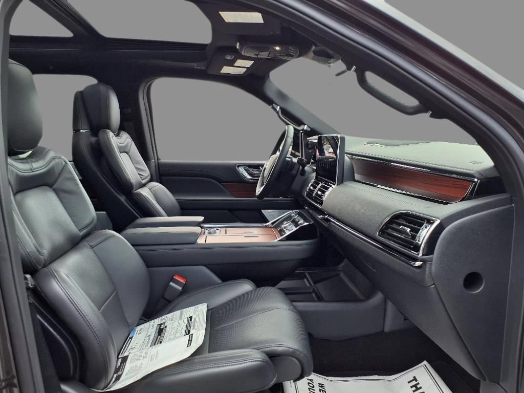 Used 2024 Lincoln Navigator L Reserve AWD/4WD image 17