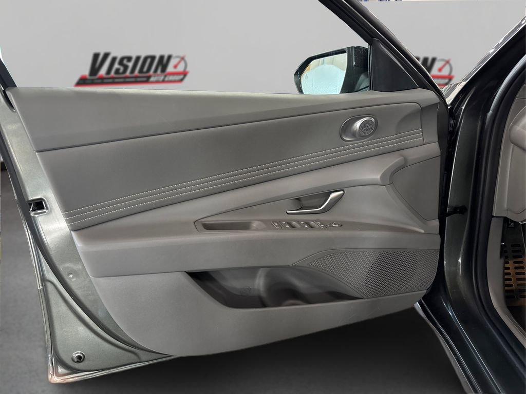 Certified 2025 Hyundai Elantra Sport image 23