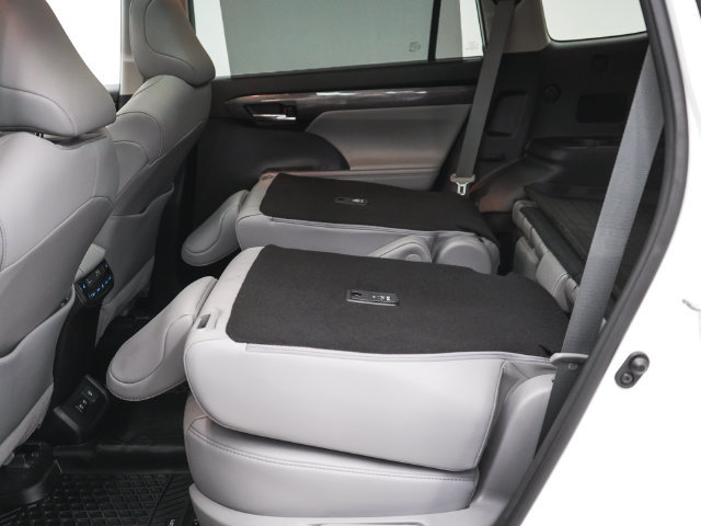 Used 2021 Toyota Highlander Platinum AWD/4WD image 44