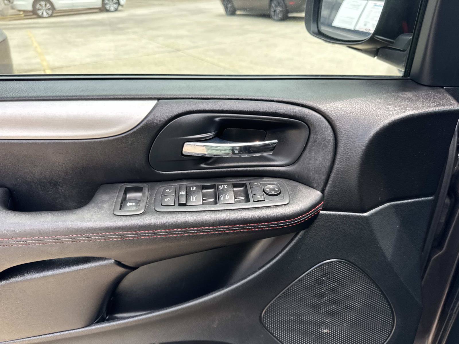 Used 2016 Dodge Grand Caravan R/T w/ Safety Sphere Group FWD image 22