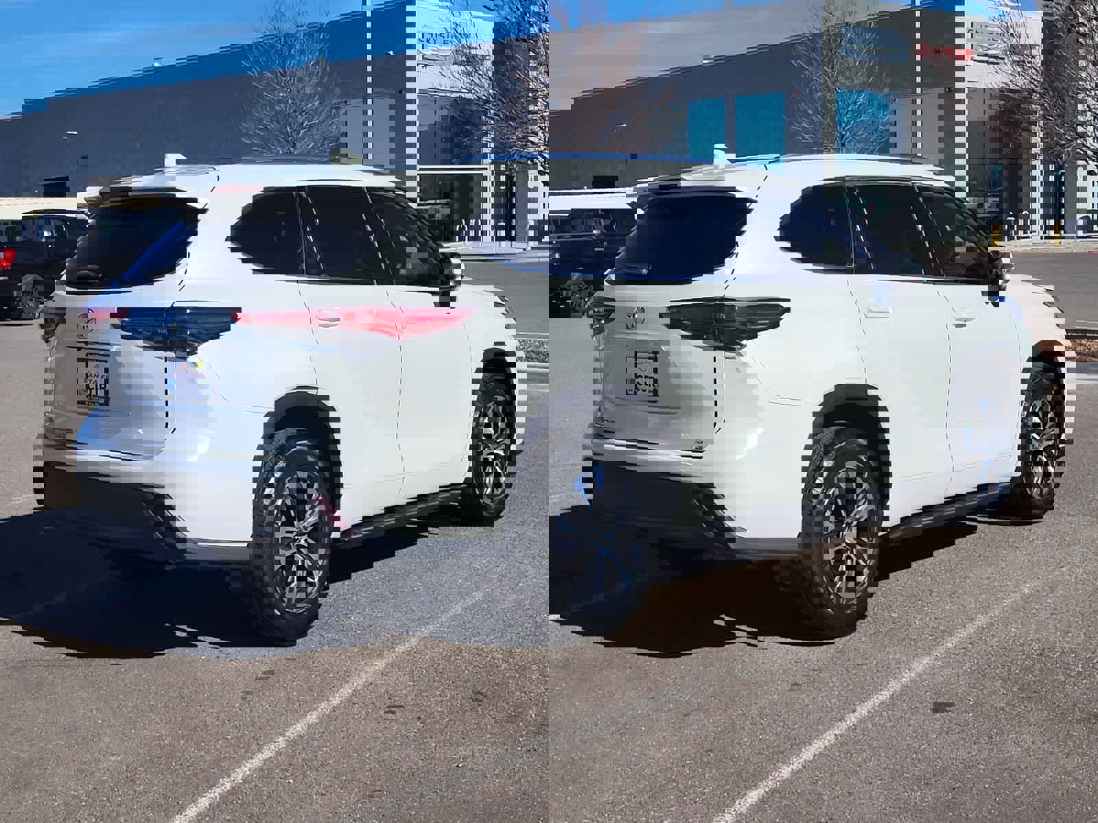 Used 2020 Toyota Highlander XLE image 5