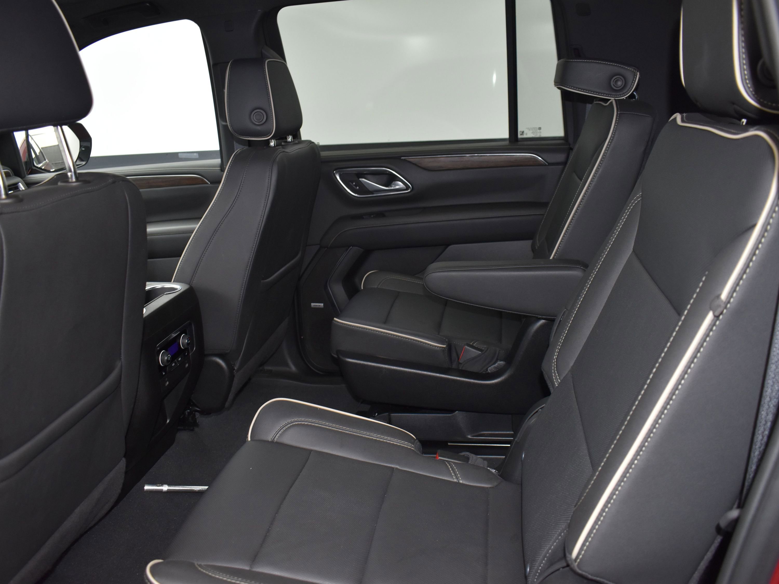 Certified 2024 Chevrolet Suburban Premier w/ Premium Package image 17