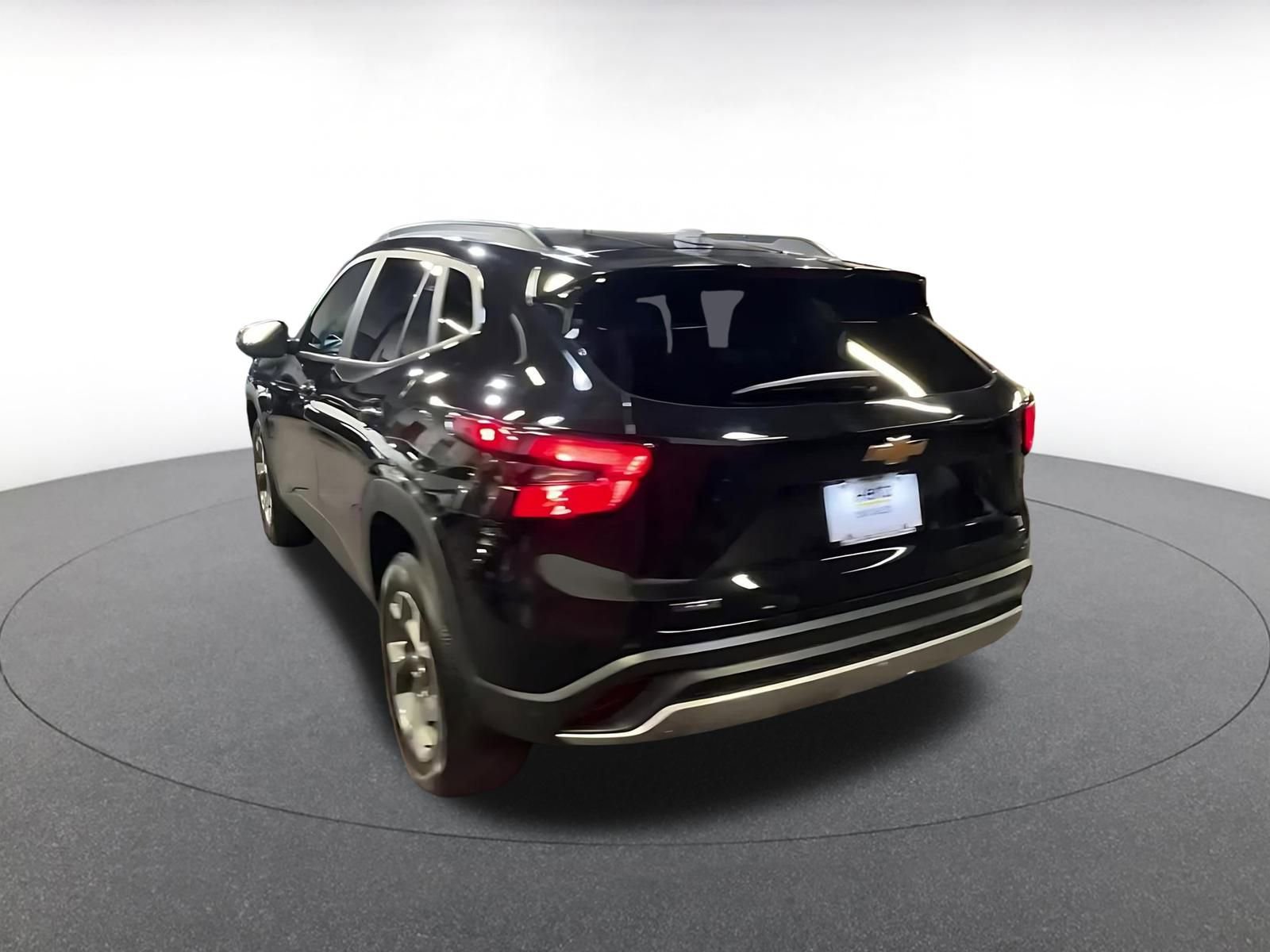 Used 2025 Chevrolet Trax LT image 11