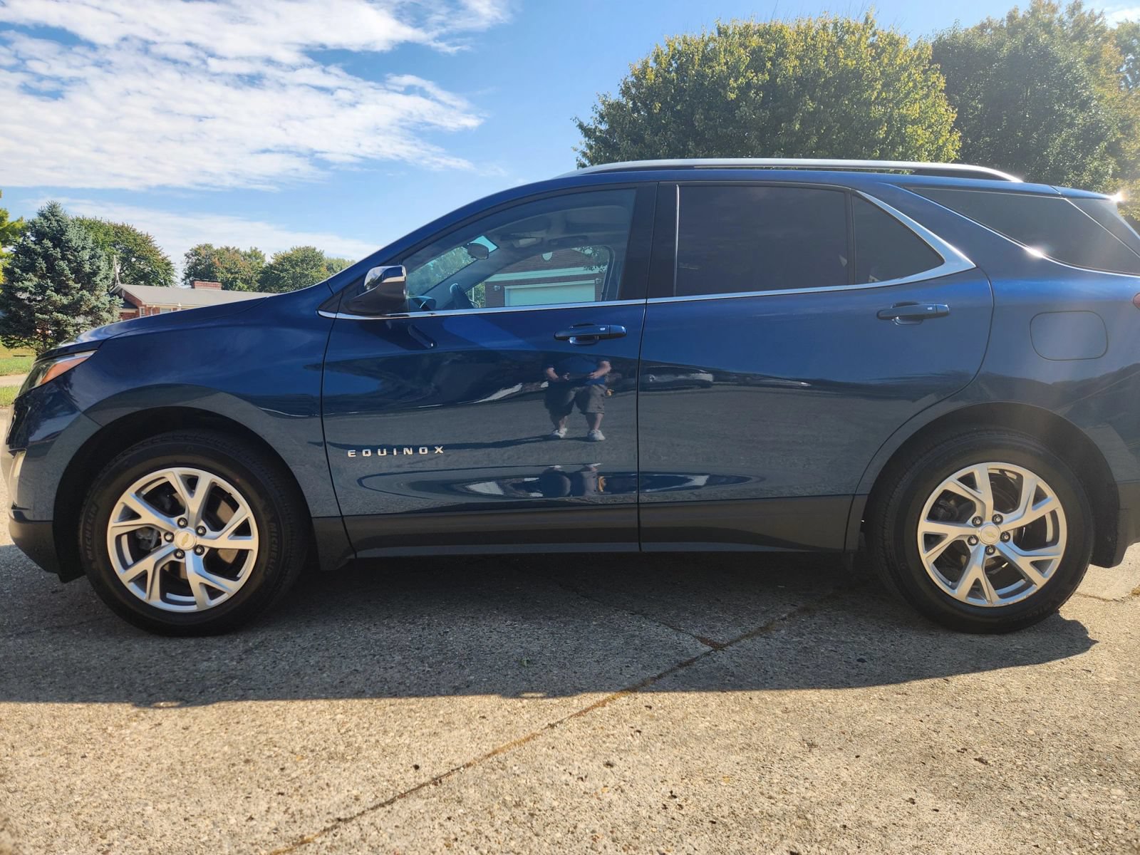 Used 2019 Chevrolet Equinox LT w/ Sun & Navigation Package AWD/4WD image 4