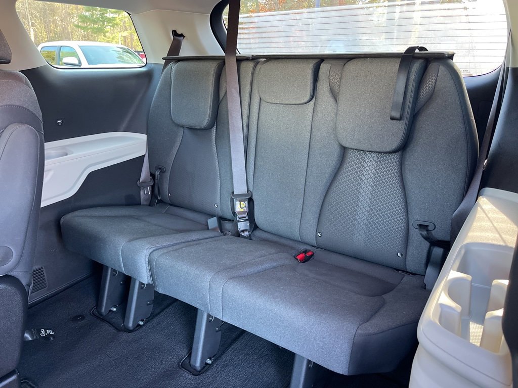 Certified 2023 Kia Carnival LX image 20