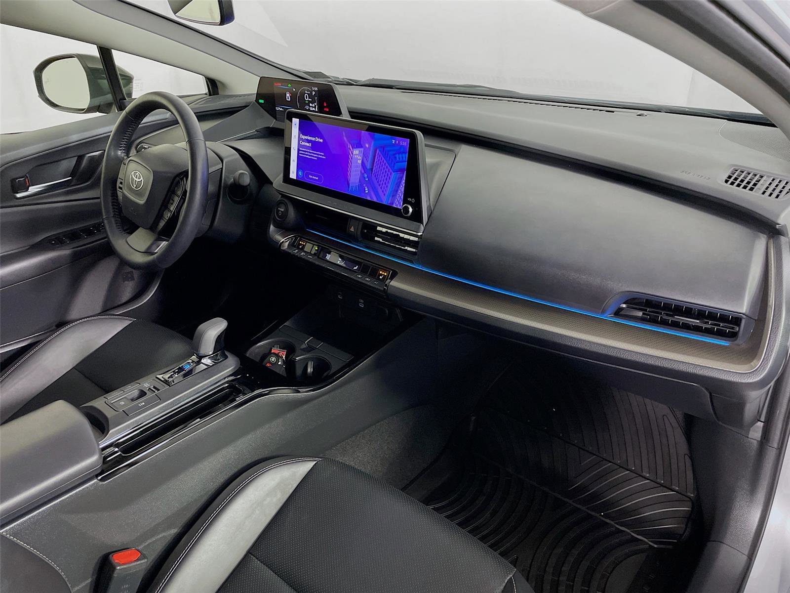 Used 2024 Toyota Prius XLE image 30