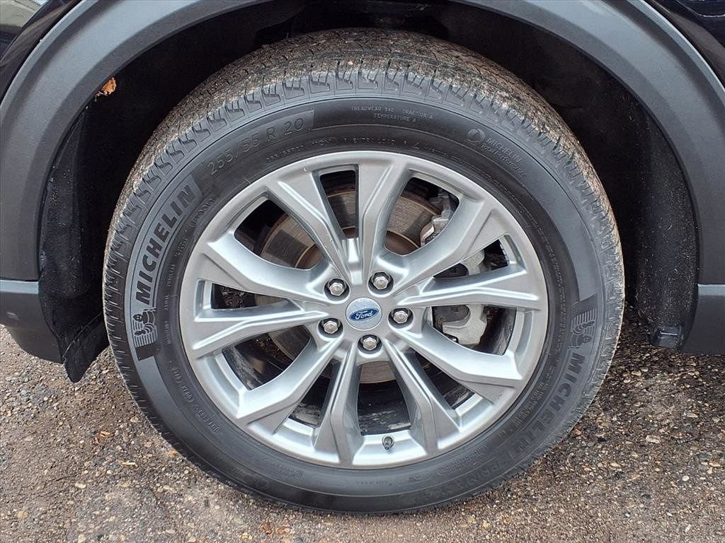 Used 2023 Ford Explorer XLT w/ Equipment Group 202A image 9