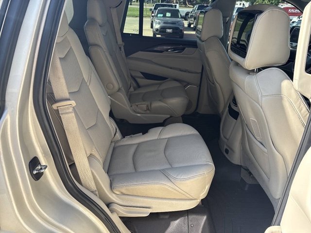 Used 2016 Cadillac Escalade Luxury AWD/4WD image 20