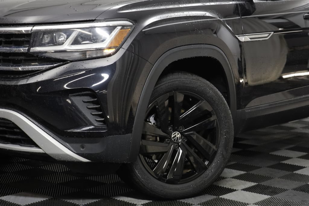 Used 2023 Volkswagen Atlas Cross Sport SE w/ Black Wheel Package FWD image 3
