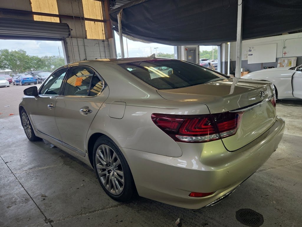Used 2013 Lexus LS 460 w/ Ultra Luxury Pkg RWD image 2