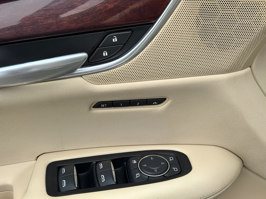 Used 2017 Cadillac XT5 Luxury FWD image 30