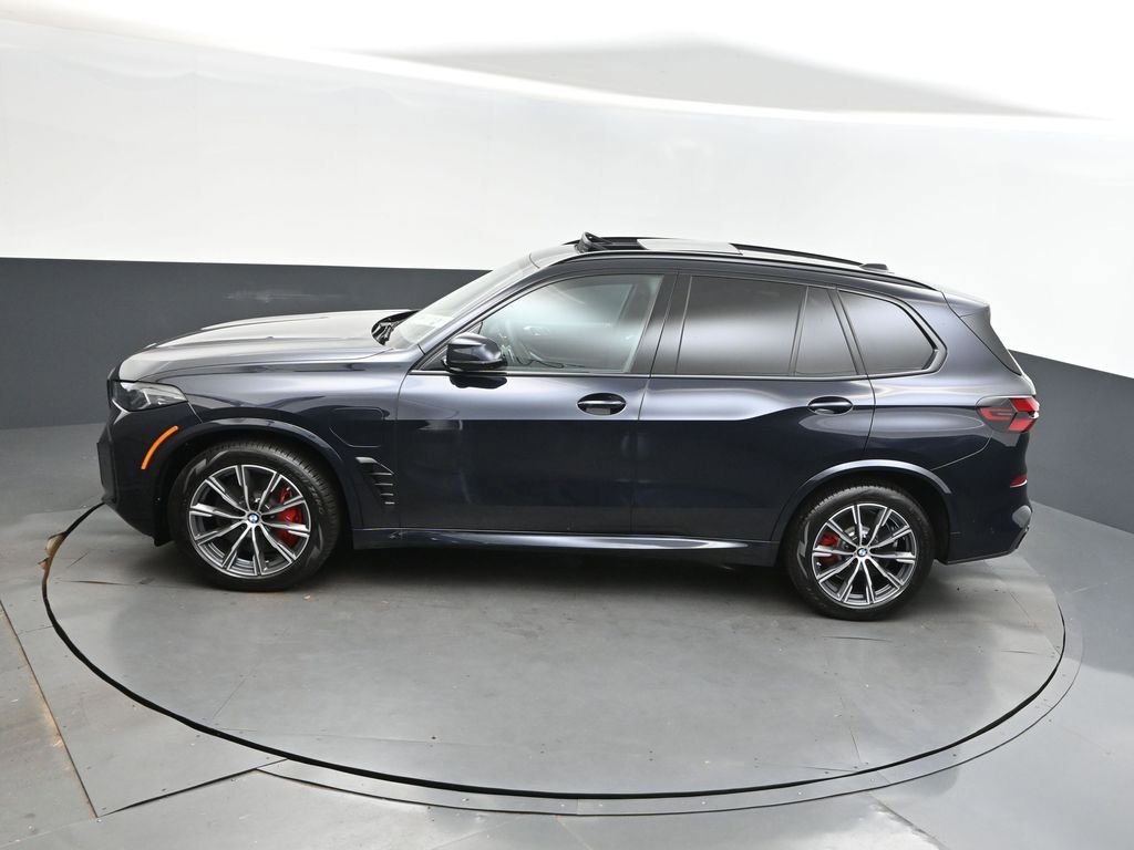 Certified 2026 BMW X5 xDrive50e w/ M Sport Package AWD/4WD image 32