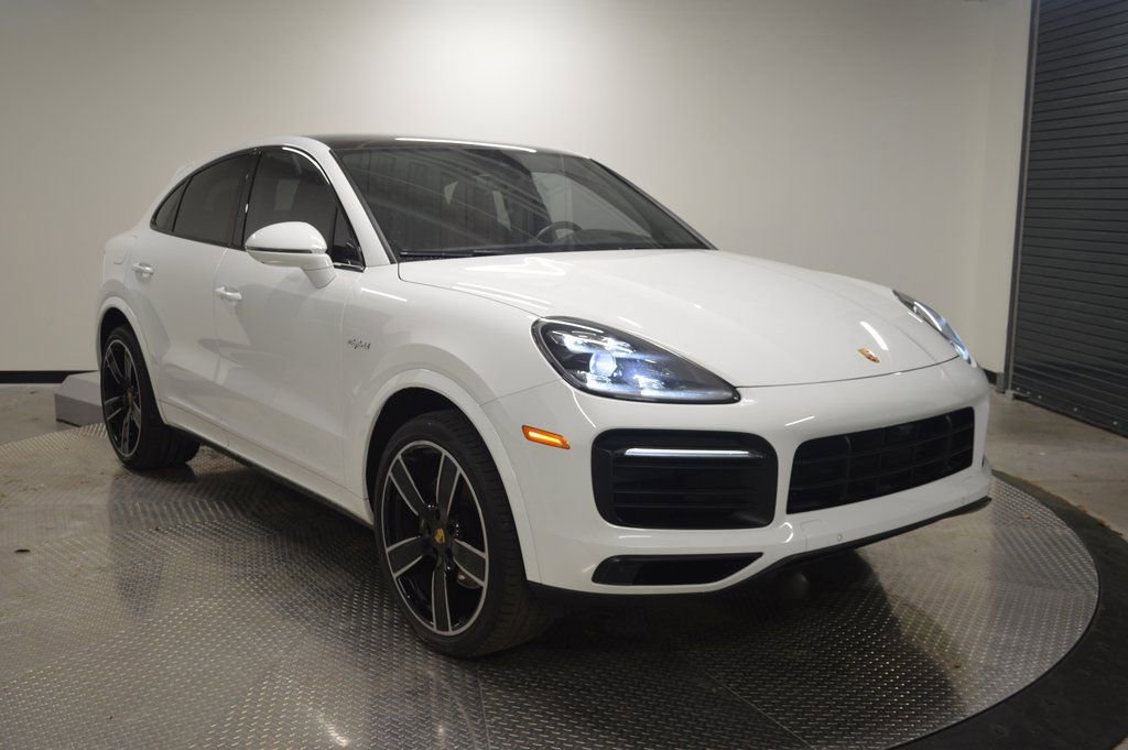 Certified 2023 Porsche Cayenne Platinum Edition image 9