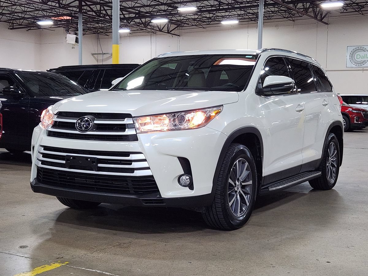 Used 2019 Toyota Highlander XLE FWD image 4