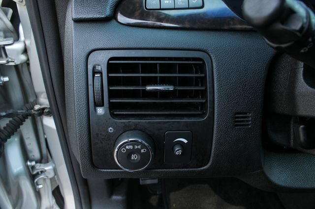 Used 2007 Buick Lucerne CXS w/ Driver Confidence Package FWD image 16