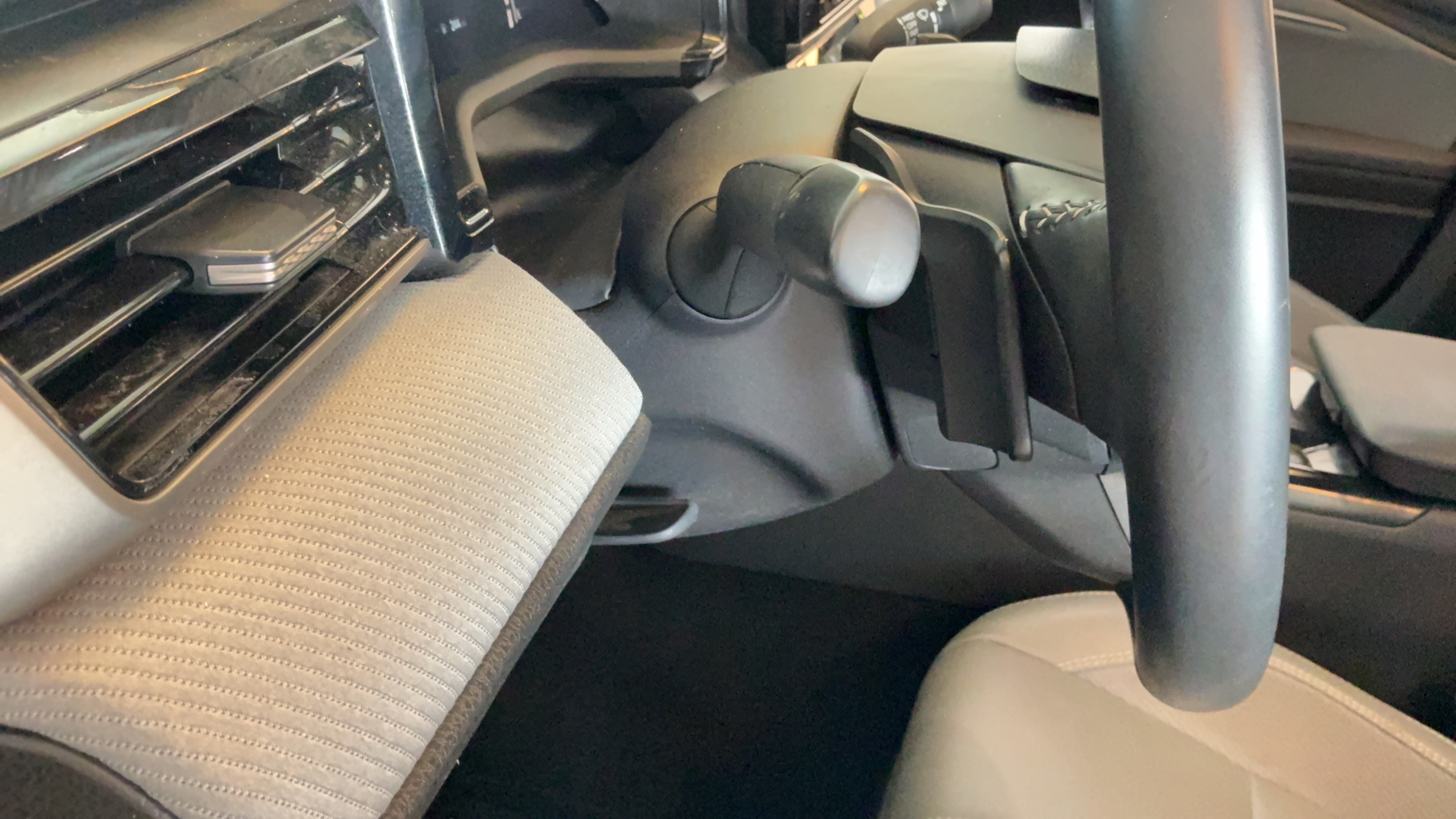 Used 2025 Toyota Camry SE w/ Convenience Package FWD image 21