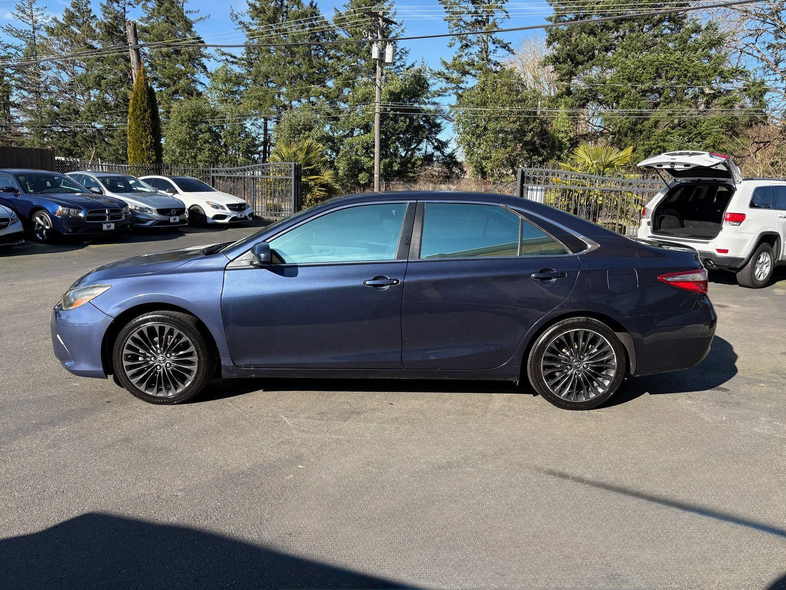 Used 2015 Toyota Camry LE FWD image 4