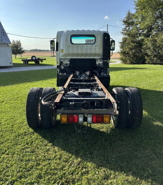 Used 2019 Isuzu NPR image 5