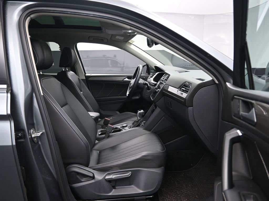 Used 2022 Volkswagen Tiguan SE image 25