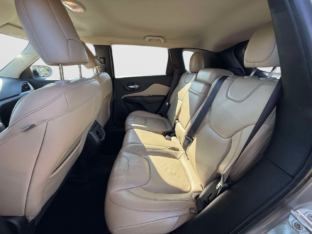 Used 2017 Jeep Cherokee Limited AWD/4WD image 10