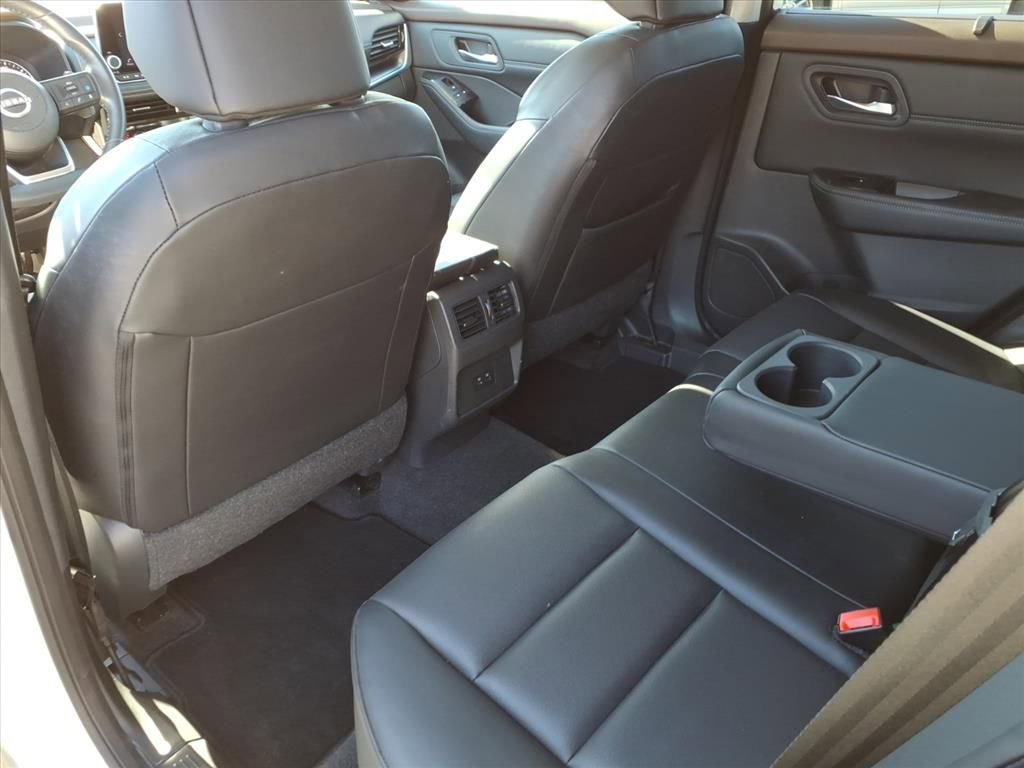 Used 2023 Nissan Rogue SV w/ SV Premium Package image 35