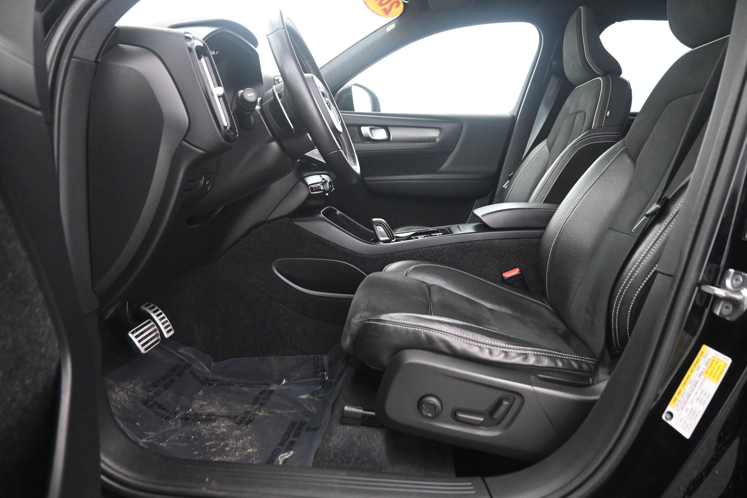 Used 2020 Volvo XC40 T5 R-Design image 5