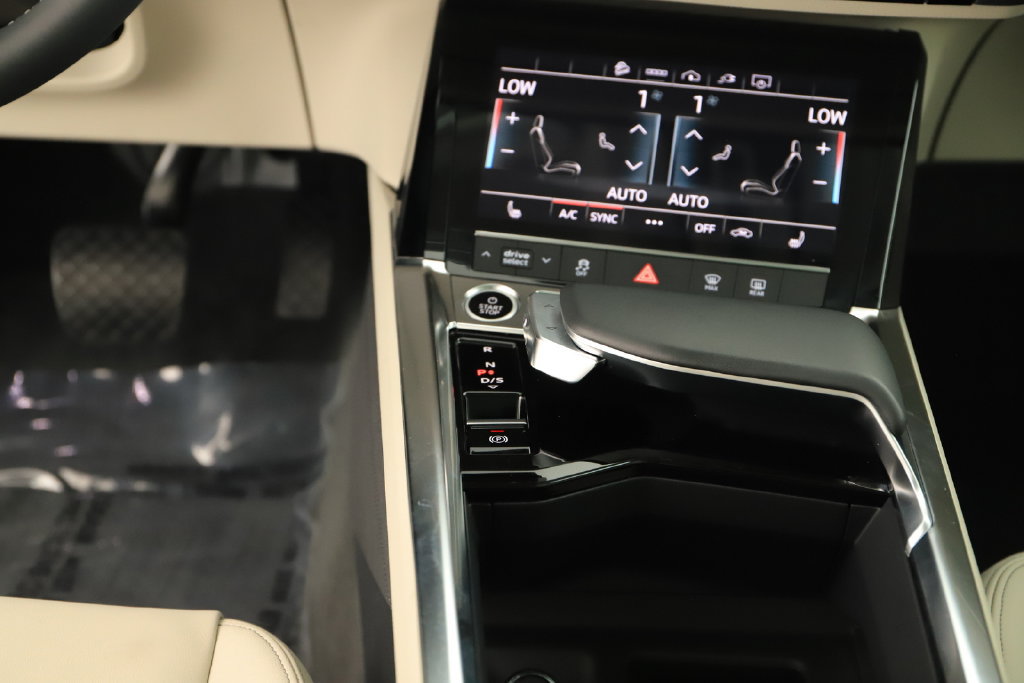 Certified 2024 Audi Q8 e-tron Premium Plus AWD/4WD image 21