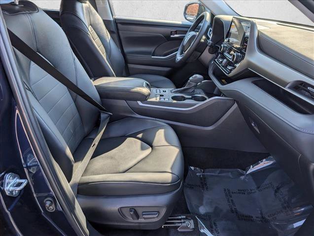 Used 2025 Toyota Highlander XLE image 23