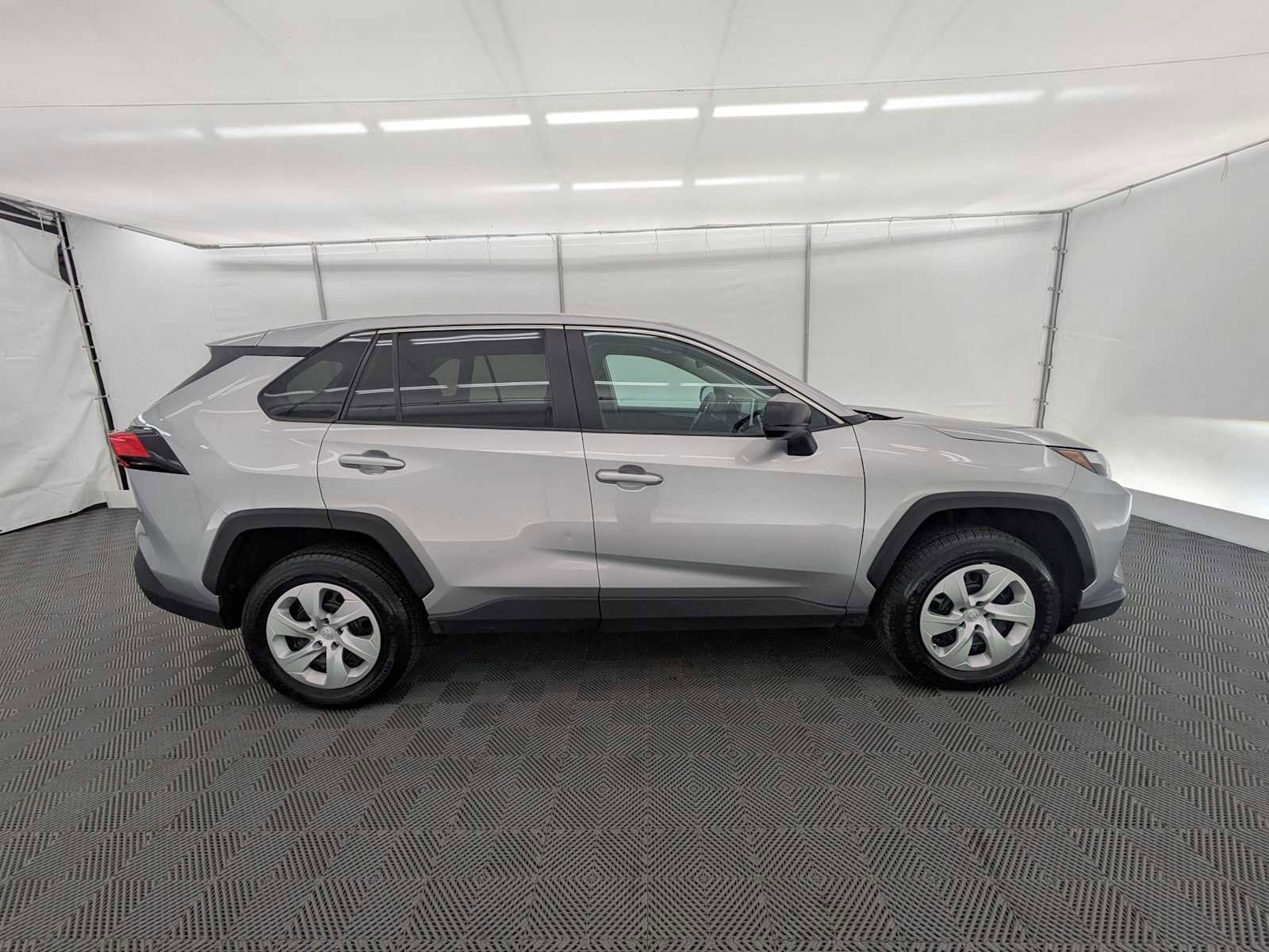 Used 2024 Toyota RAV4 LE AWD/4WD image 7