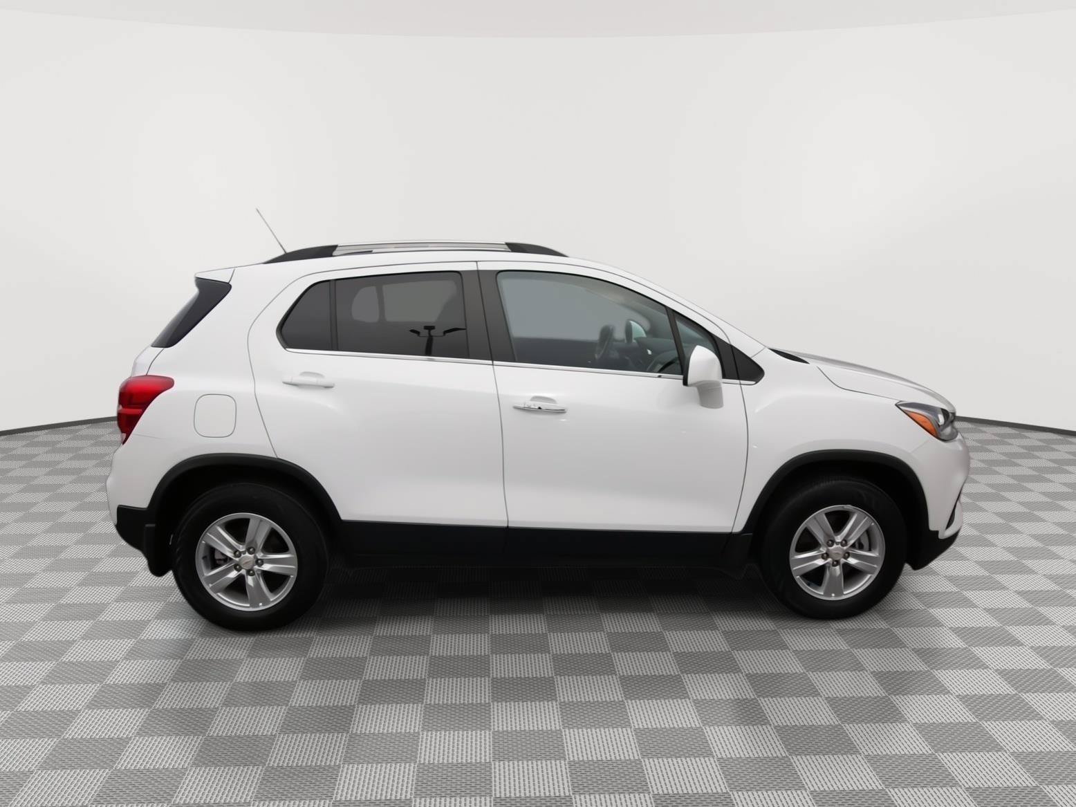 Used 2019 Chevrolet Trax LT w/ LT Convenience Package AWD/4WD image 4