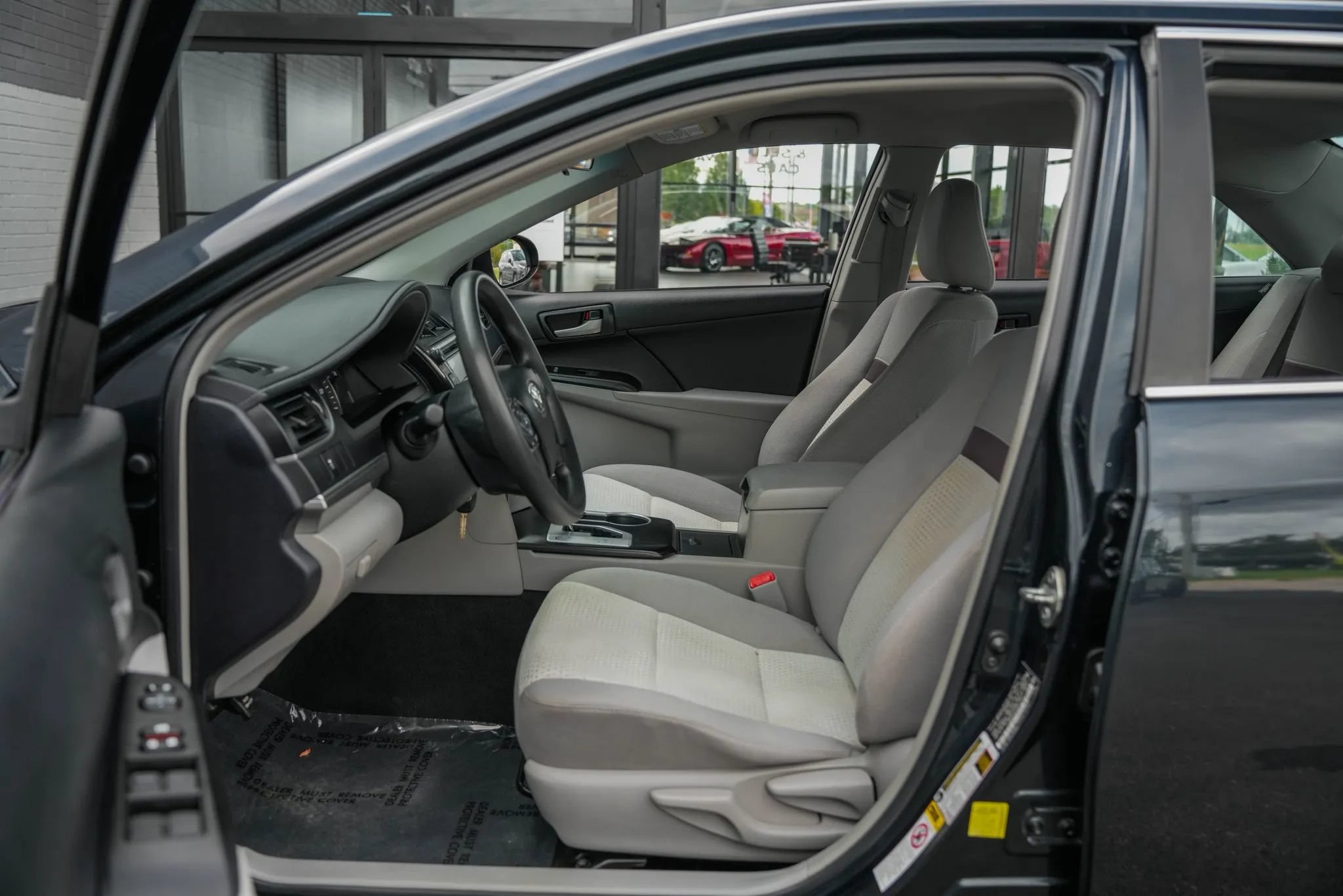Used 2014 Toyota Camry LE FWD image 11