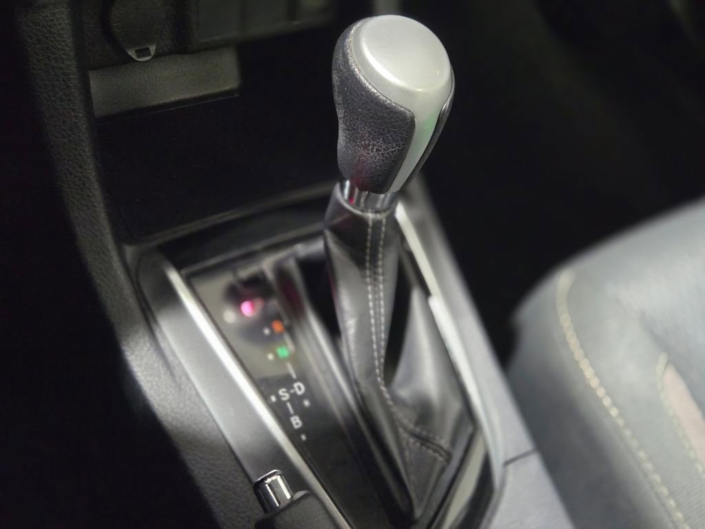 Used 2017 Toyota Corolla LE image 6