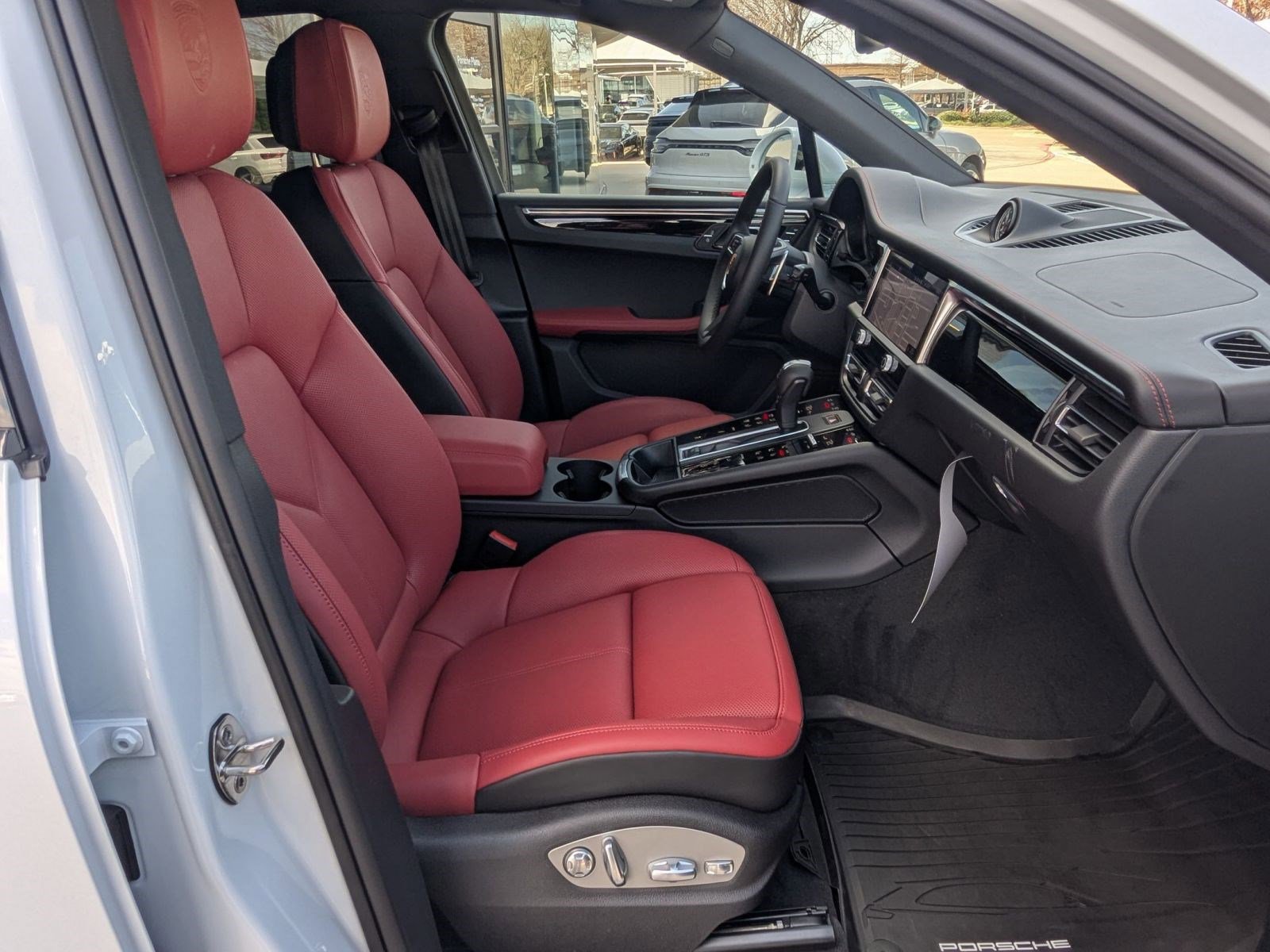 New 2026 Porsche Macan image 25