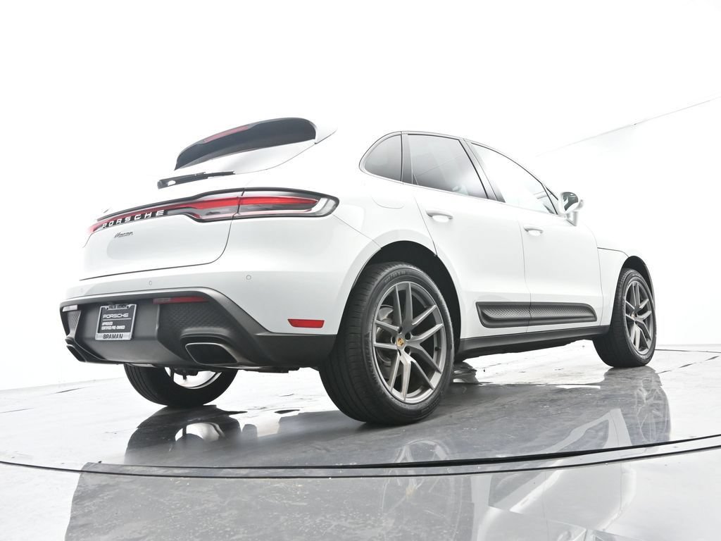 Certified 2025 Porsche Macan AWD/4WD image 52