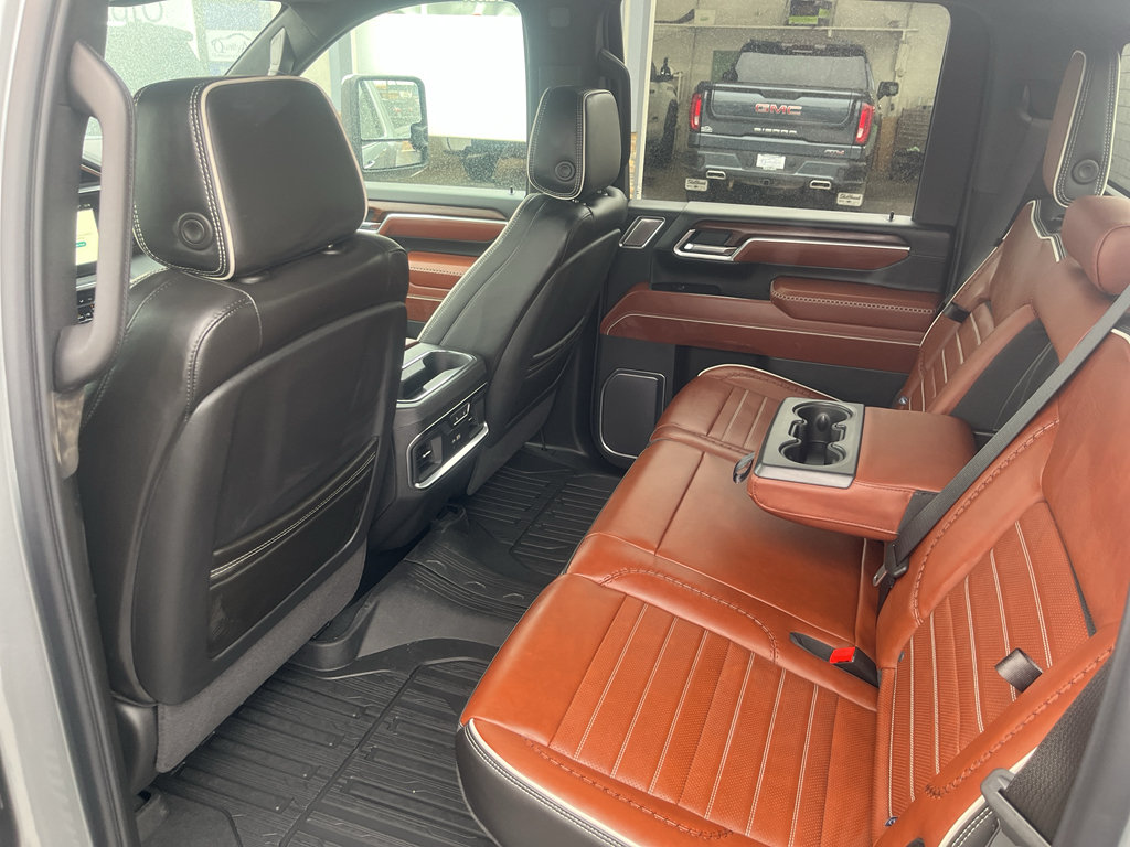 Used 2026 GMC Sierra 3500 Denali Ultimate w/ LPO, Black Badging Package AWD/4WD image 21