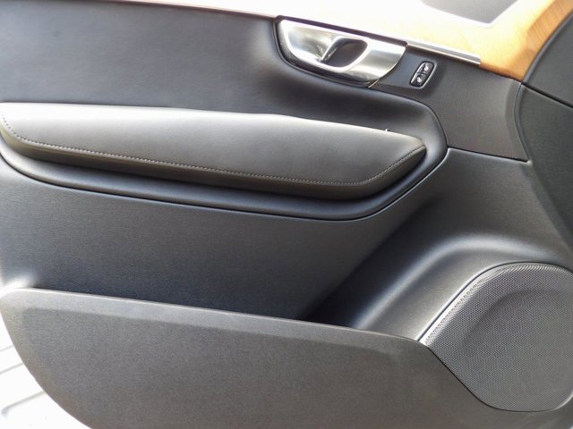 Certified 2024 Volvo XC90 B6 Plus w/ Protection Package Premier image 10