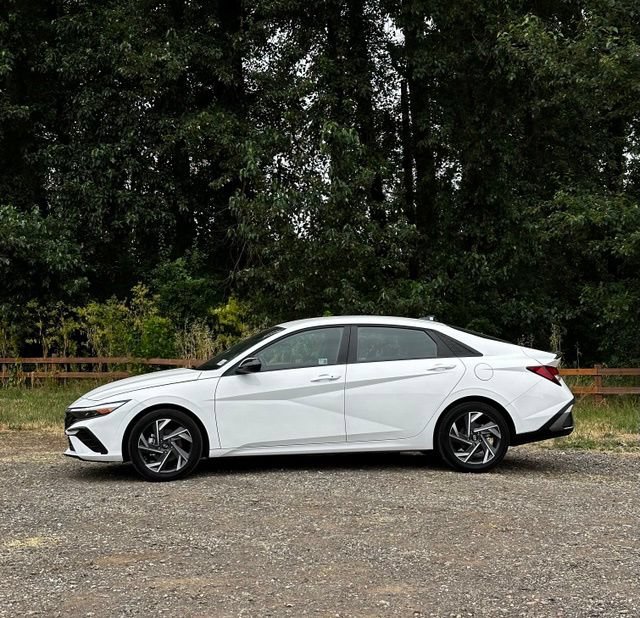 Used 2025 Hyundai Elantra Sport FWD image 6