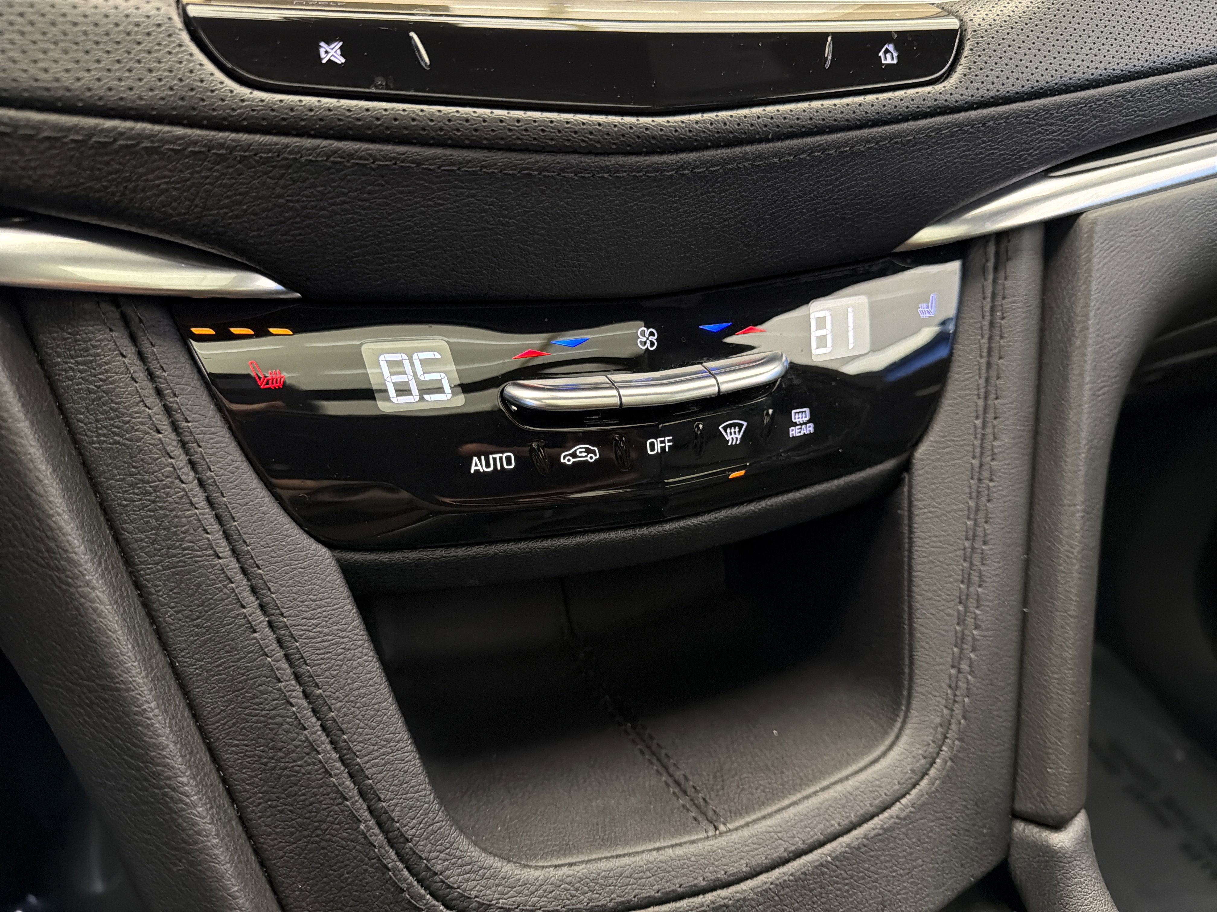 Used 2023 Cadillac XT6 Luxury image 21