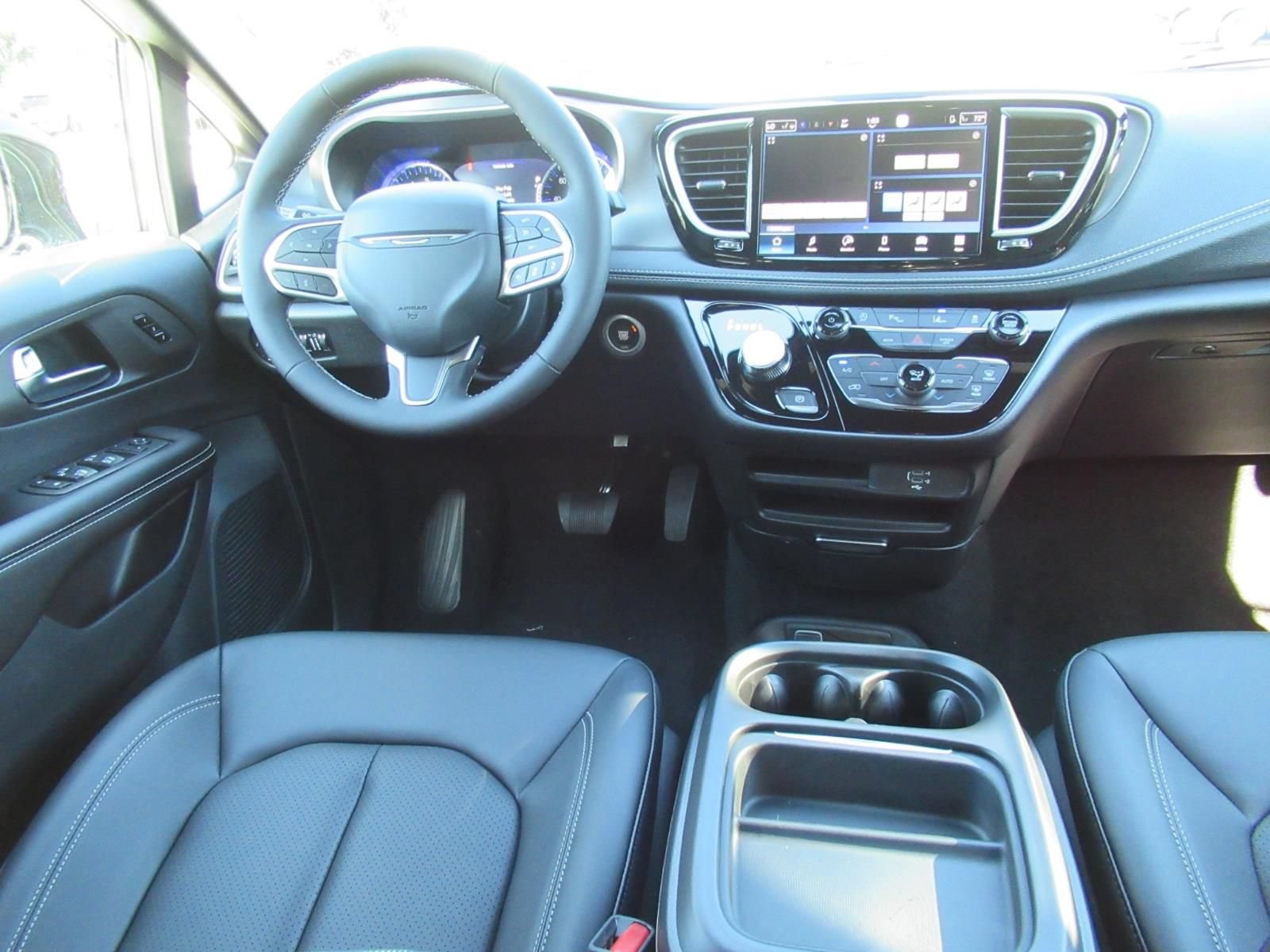 New 2027 Chrysler Pacifica Select FWD image 13