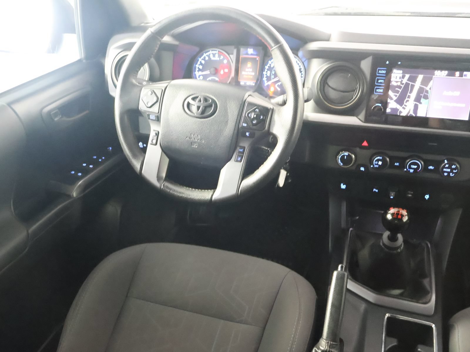 Used 2019 Toyota Tacoma TRD Off-Road w/ Technology Package AWD/4WD image 24