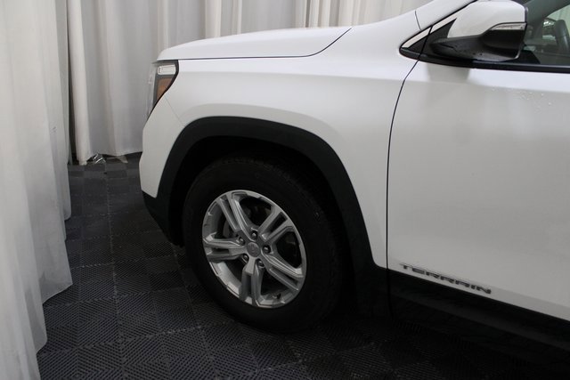 Used 2023 GMC Terrain SLE image 8