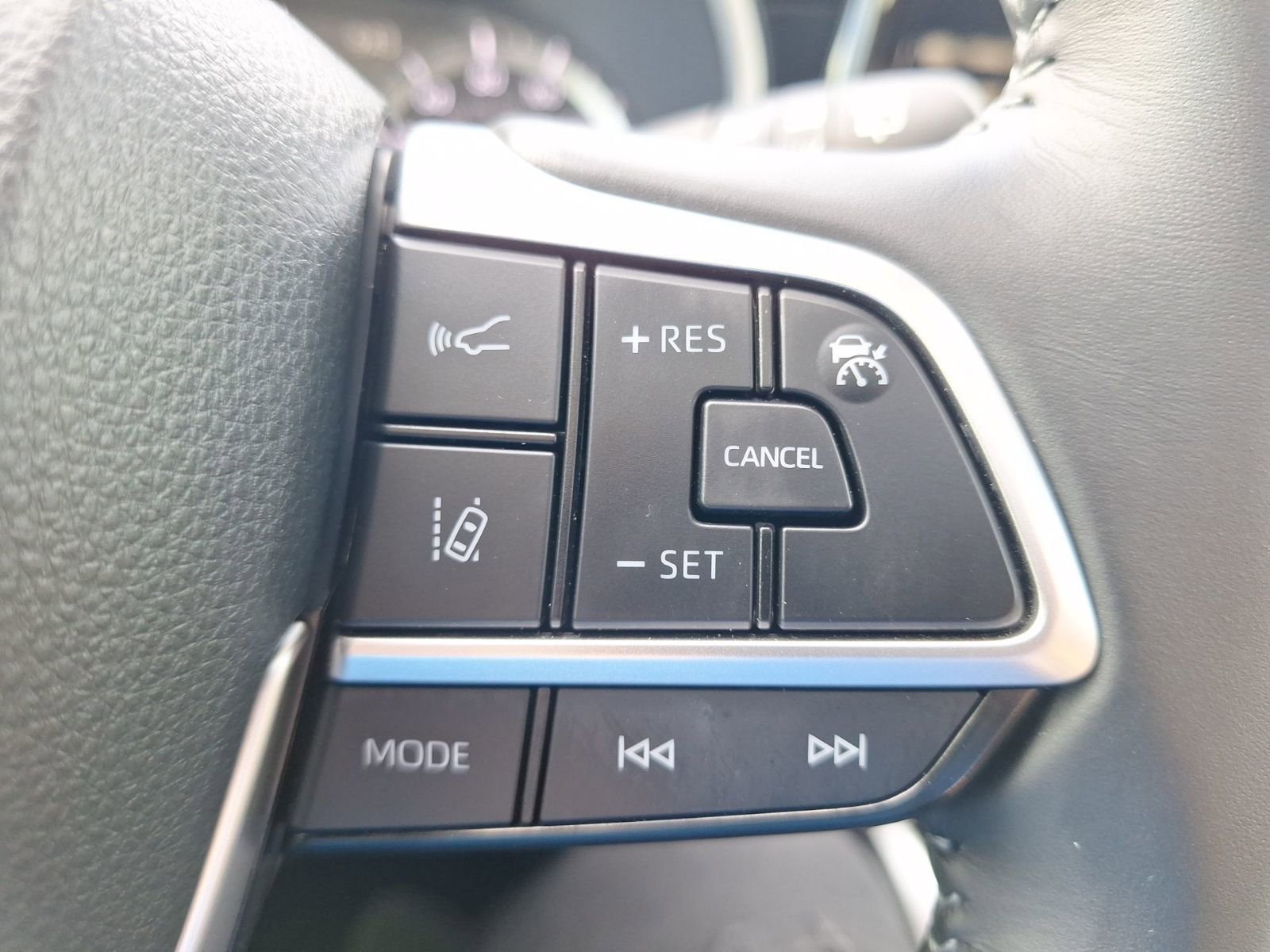 Used 2025 Toyota Highlander XLE image 23