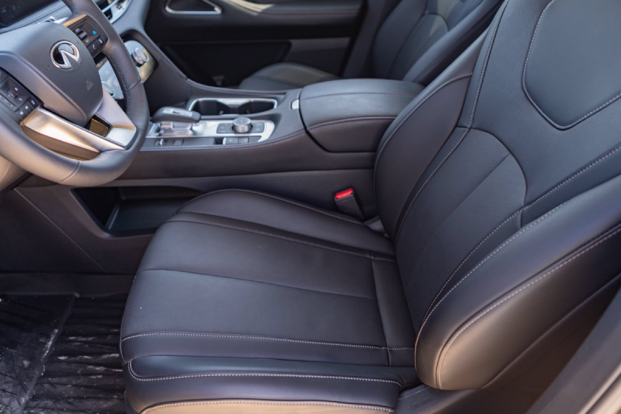 Certified 2026 INFINITI QX60 Luxe w/ Cargo Package AWD/4WD image 9