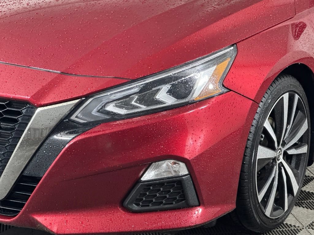 Used 2020 Nissan Altima 2.5 SR FWD image 2