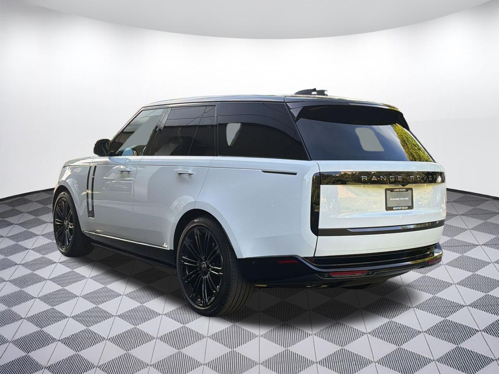 Certified 2025 Land Rover Range Rover Autobiography AWD/4WD image 3