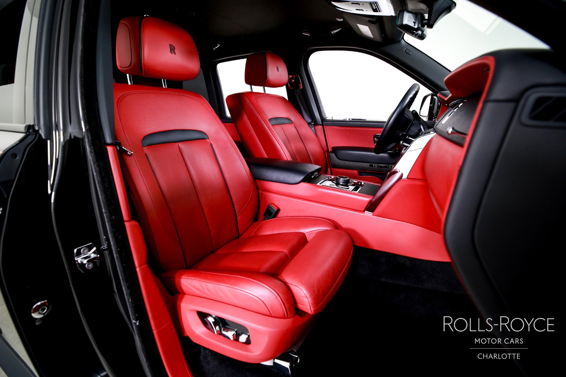 Certified 2022 Rolls-Royce Cullinan w/ Dark Exterior Package image 32