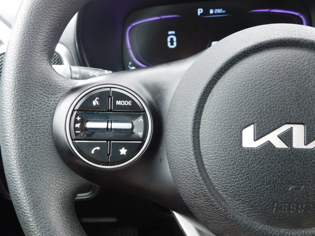 Used 2025 Kia Soul LX w/ LX Technology Package FWD image 27