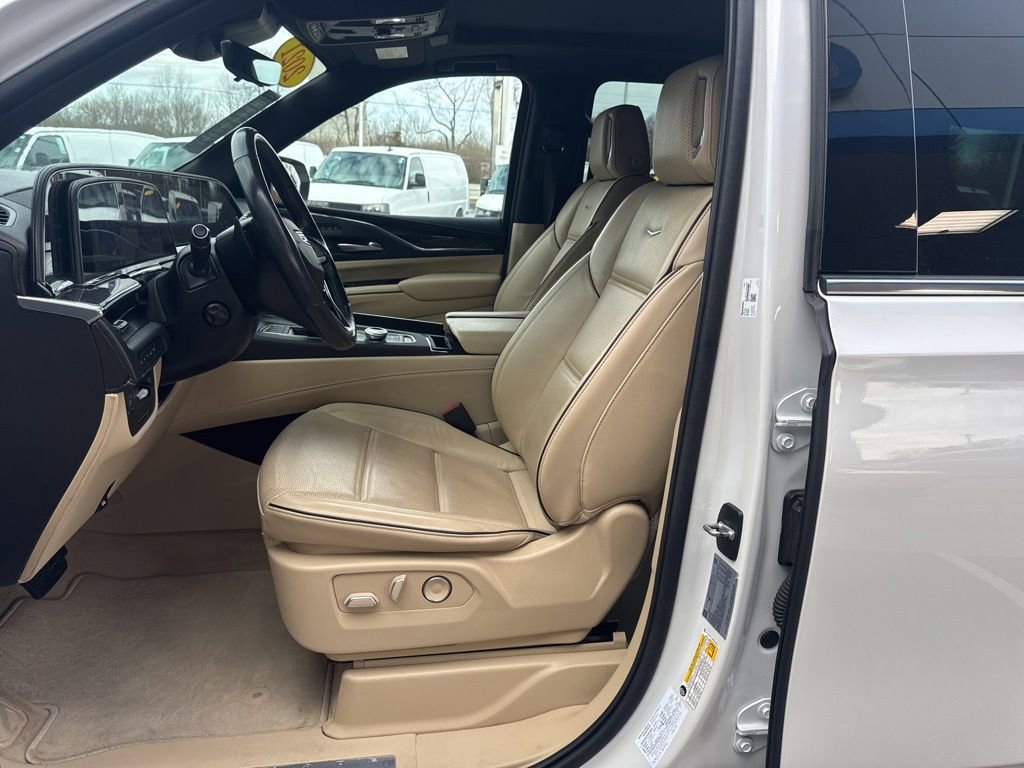 Used 2021 Cadillac Escalade ESV Premium Luxury image 13
